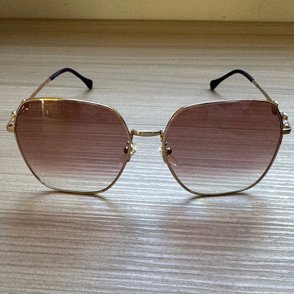 Gucci Oversized Square Gold Metal Sunglasses Excellent condition - Picture 3 of 8